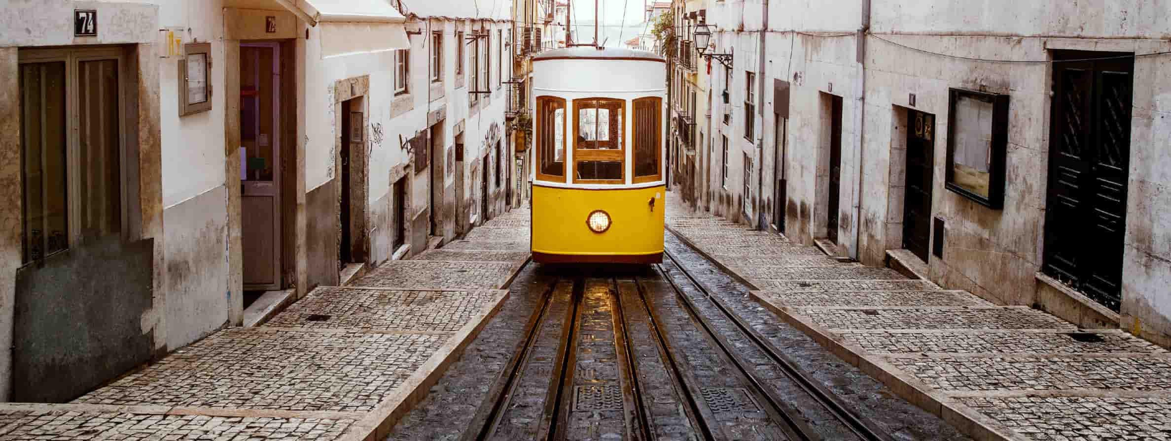 tranvía en la calle de Lisboa